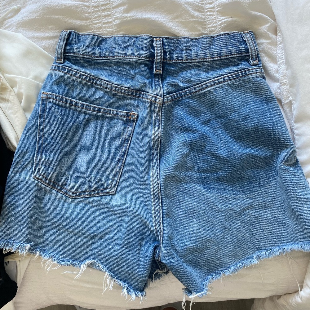 Zara Short - Picture 2 of 3
